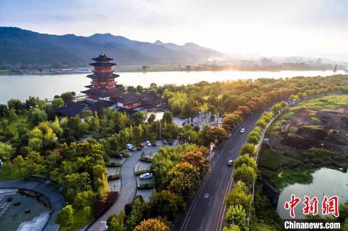 丽水市区 雷宁 摄 红绿共舞融合发展 浙江丽水开辟“两山”转化新通道